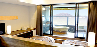 Guest room with a terraced open-air bath (56㎡~)：4th floor